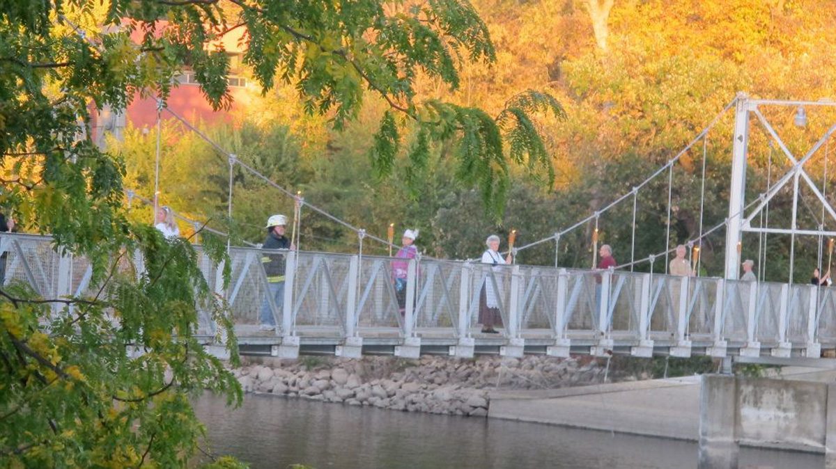 Granite Falls-people on footbridge