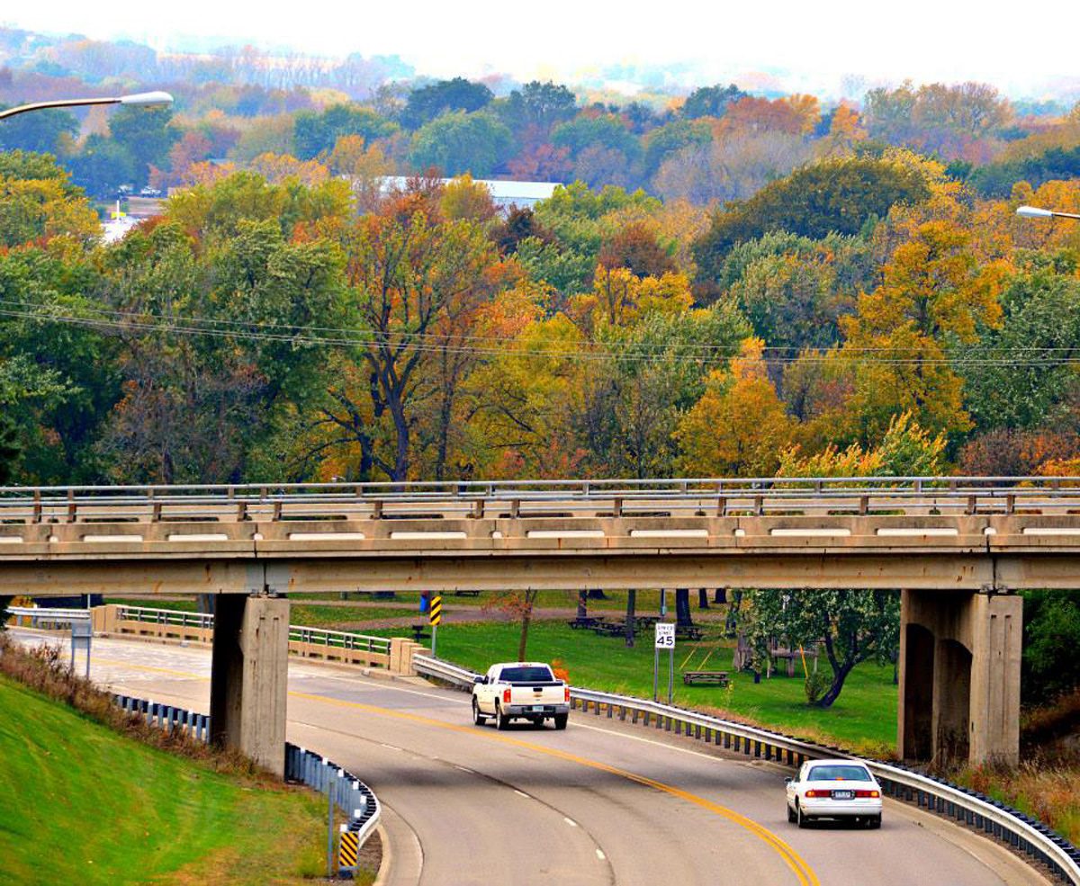 Montevideo-bridge and fall colors