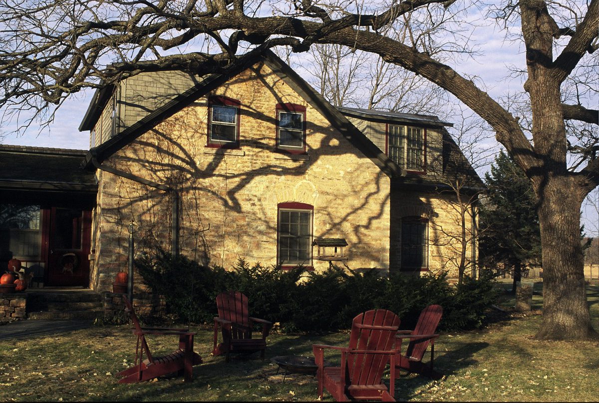Ottawa Village -house with firepit