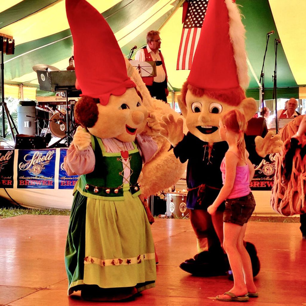 Bavarian Blast, dancing Gnomes