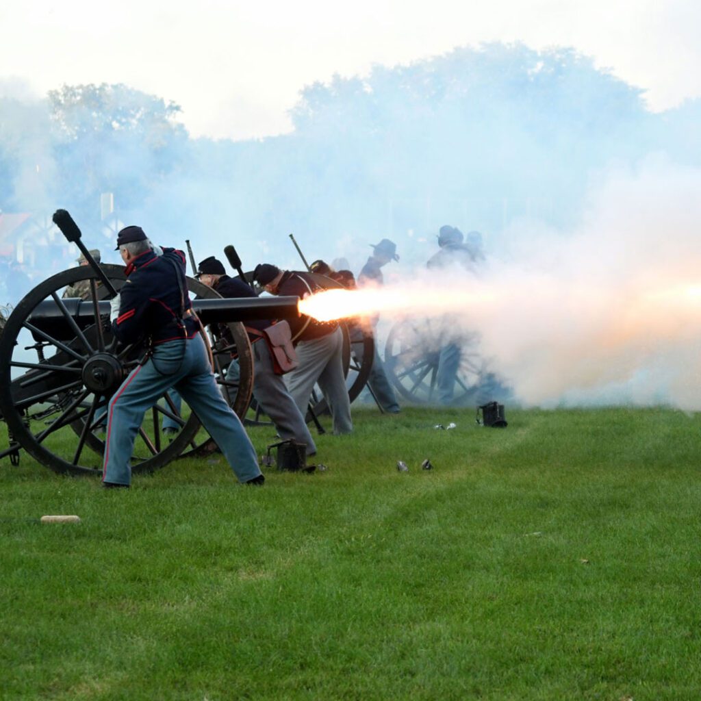 Hermannfest, men shooting cannon